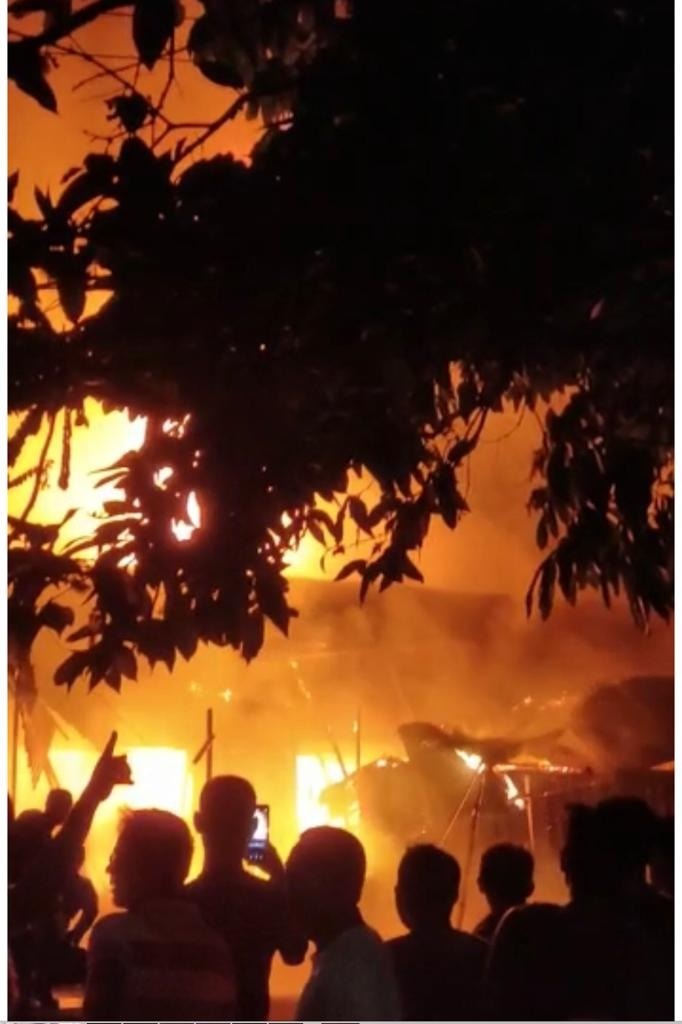 Tiga unit ruko terbakar di Benteng Hulu, Kecamatan Mempura, Siak, Jumat (31/3/2023).